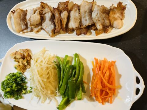 レンジフル活用‼︎サムギョプサル風肉巻き野菜